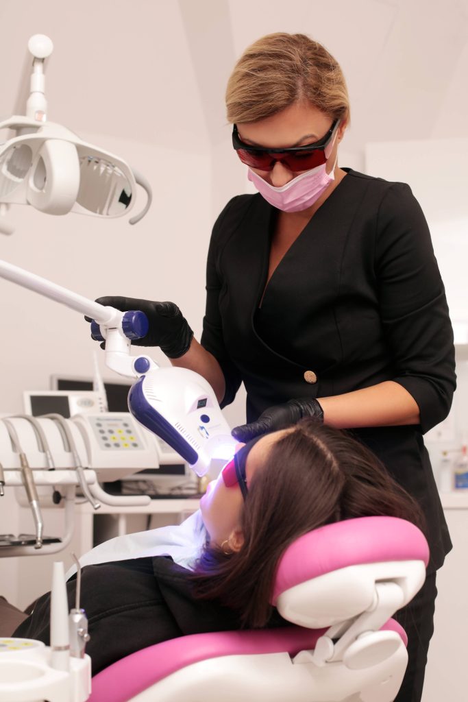 Skaling zębów Szczecin Skaling zębów w gabinecie stomatologicznym w Szczecinie